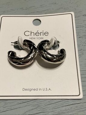 Chérie New York Silver Twisted Hoop Stud Earrings